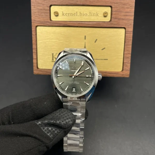 1:1 swiss super clone grade Omega seamaster Aqua Terra 150M green dial