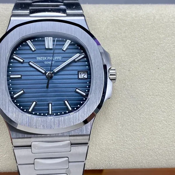 1:1 Superclone Patek Philippe 5811G Nautilus