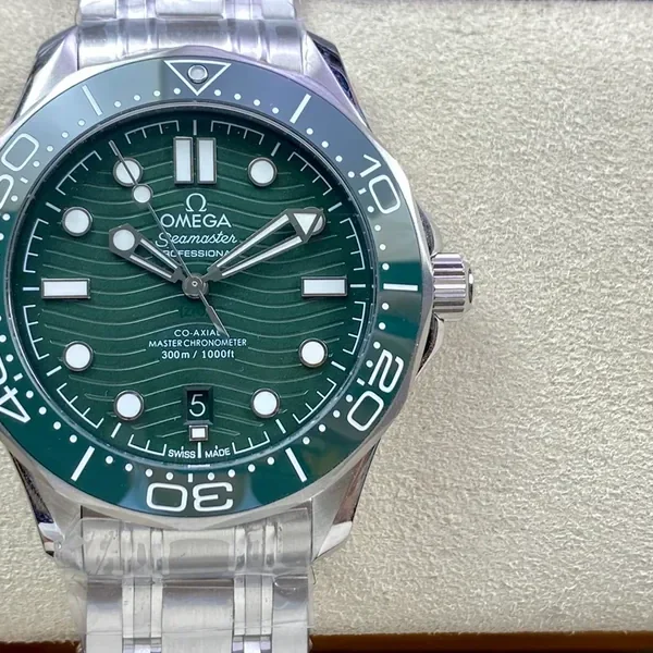 1:1 super clone OMEGA Seamaster Diver 300M 42mm Green Dial