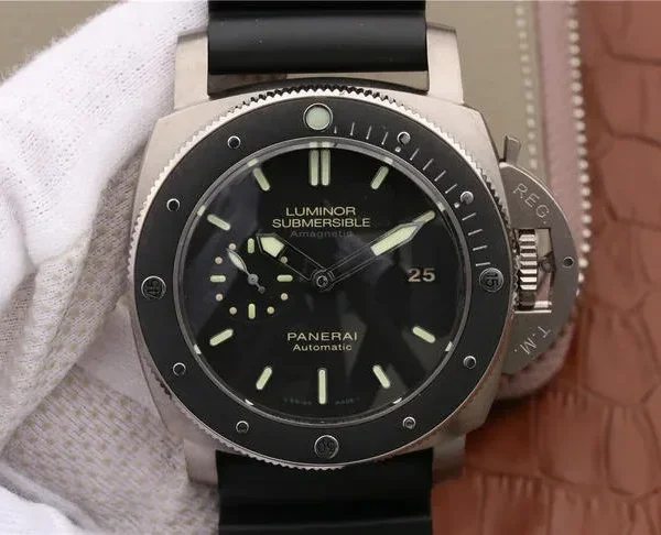 1:1 Superclone Panerai Luminor Submersible PAM389